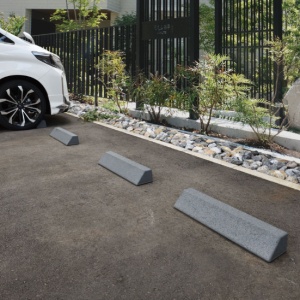 カーストッパー・ガレージミラー【鳥取市の外構　富士ユニコン】サムネイル